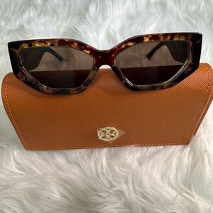 Tory Burch Kira Geometric Sunglasses 
Dark Tortoise
